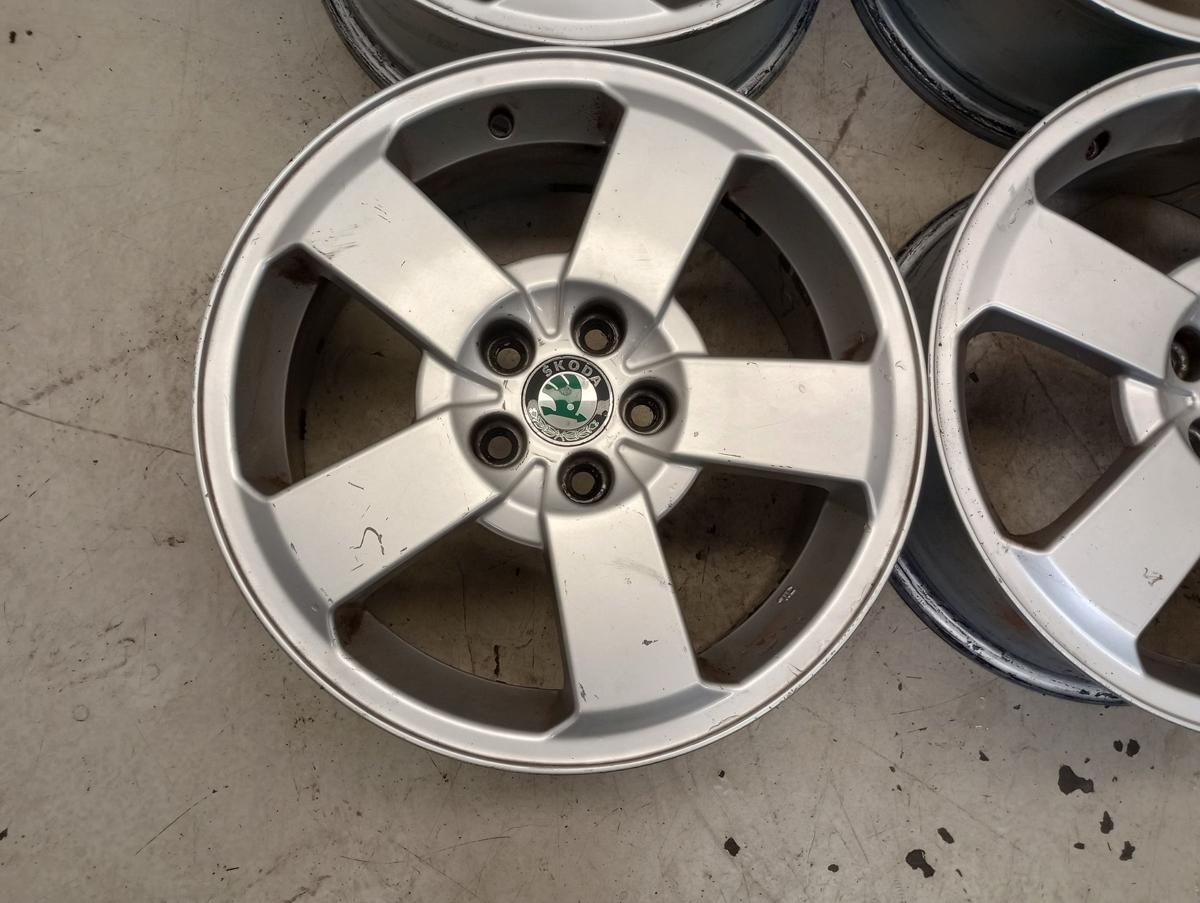 Skoda Octavia 1U orig Satz Alufelgen 6,5x16 ET 42