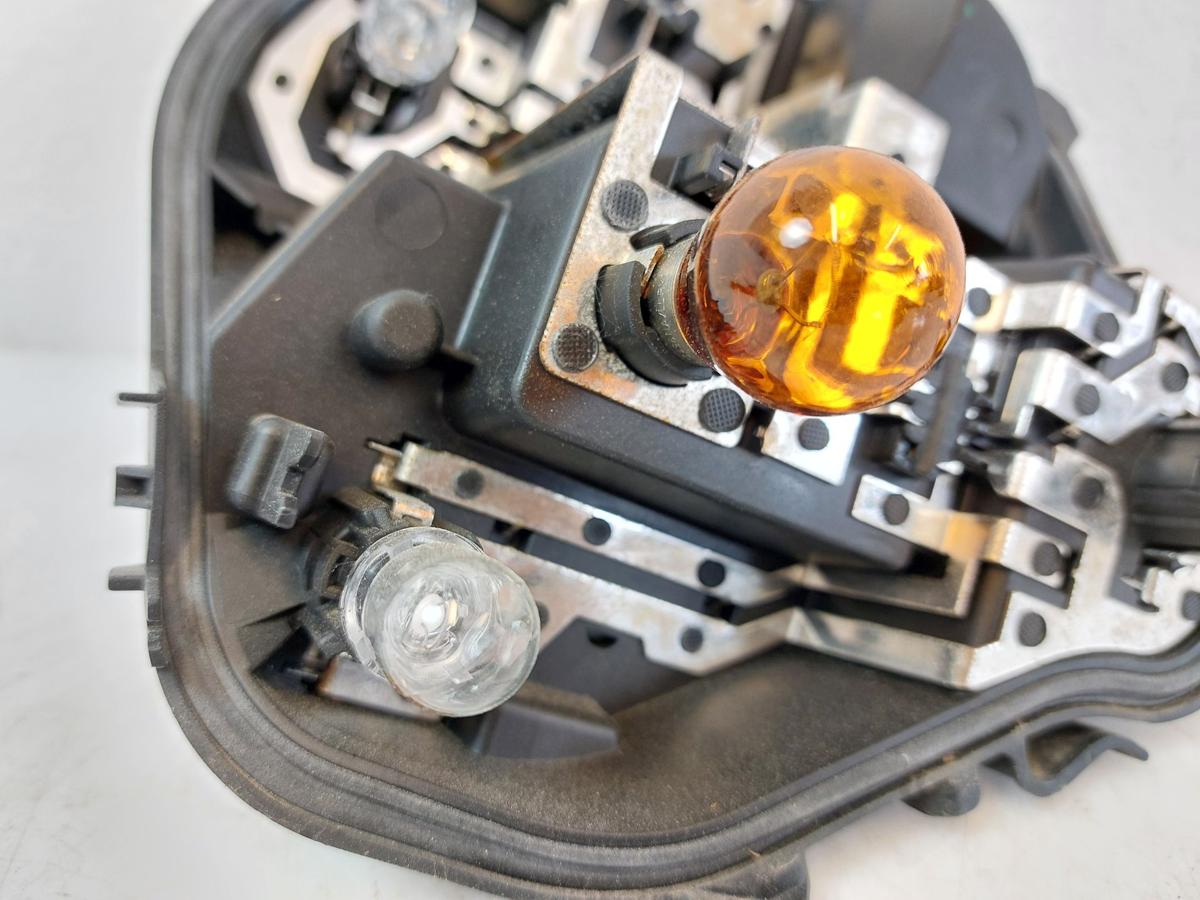 Audi Q2 Typ AG Lampenträger Rückleuchte links Rückleuchte nicht LED OEM