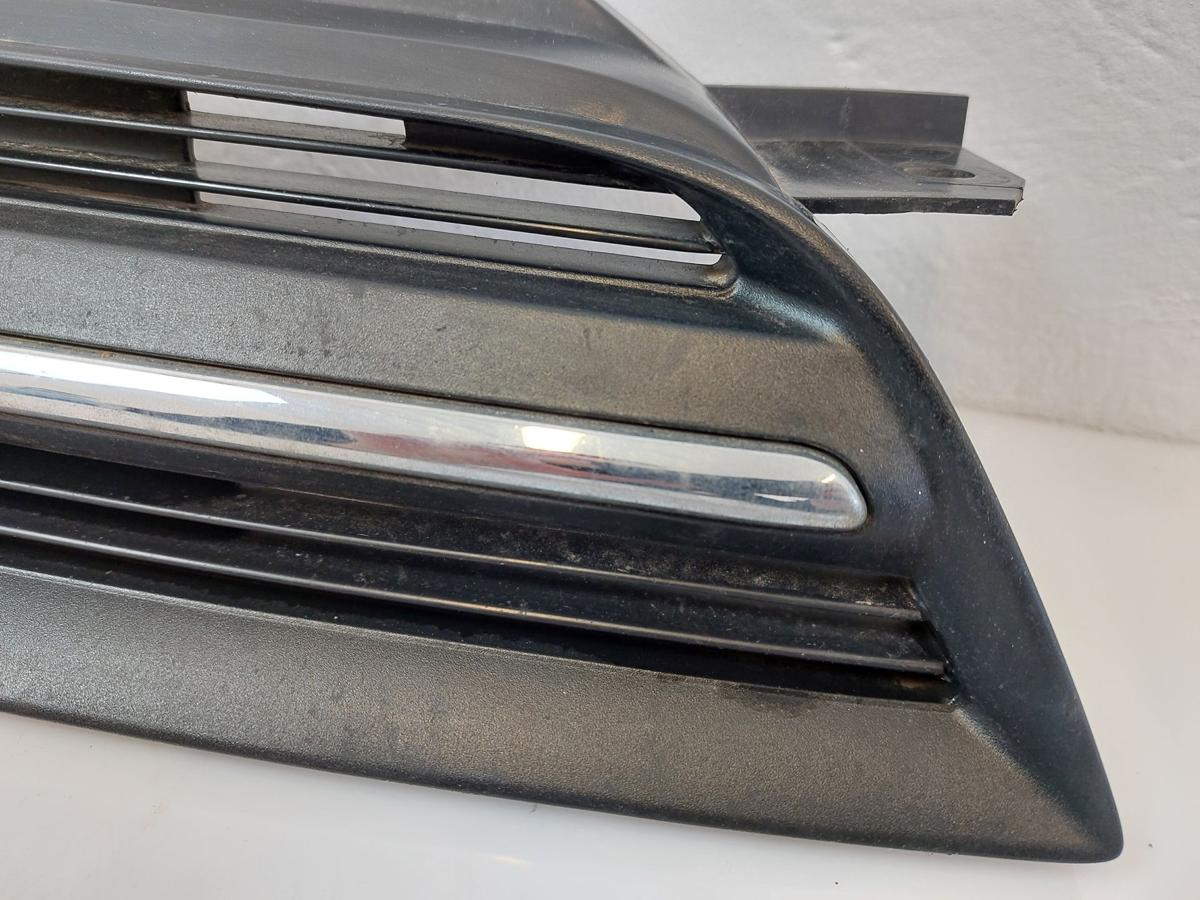 Nissan Micra K12 Kühlergrill Frontgrill Grill vorn rechts mit Blinkleuchte bis05