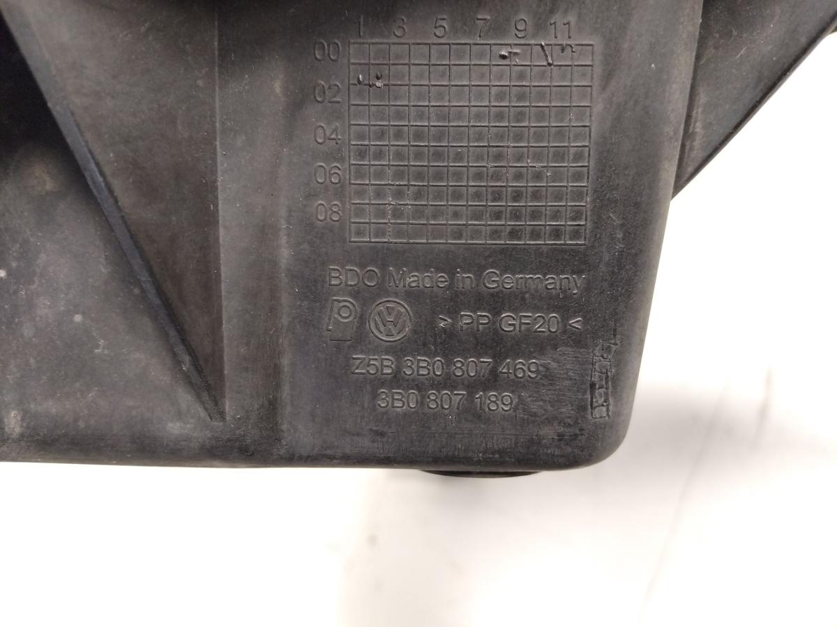 VW Passat 3BG original Grilltr&auml;ger St&uuml;tzteil Sto&szlig;f&auml;nger vorn oben Bj.2001