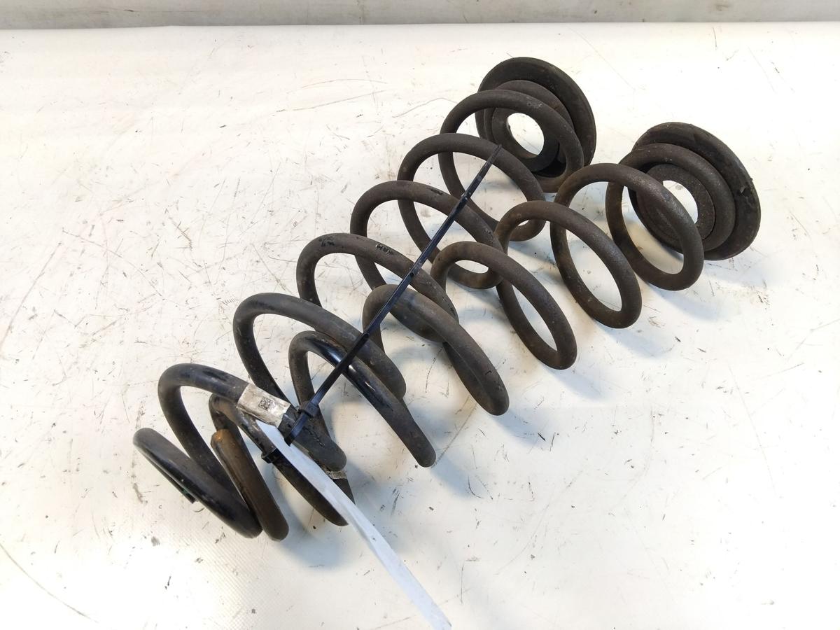 VW Golf Sportsvan original Satz Hinterfedern Bj.2017 5Q051115BE