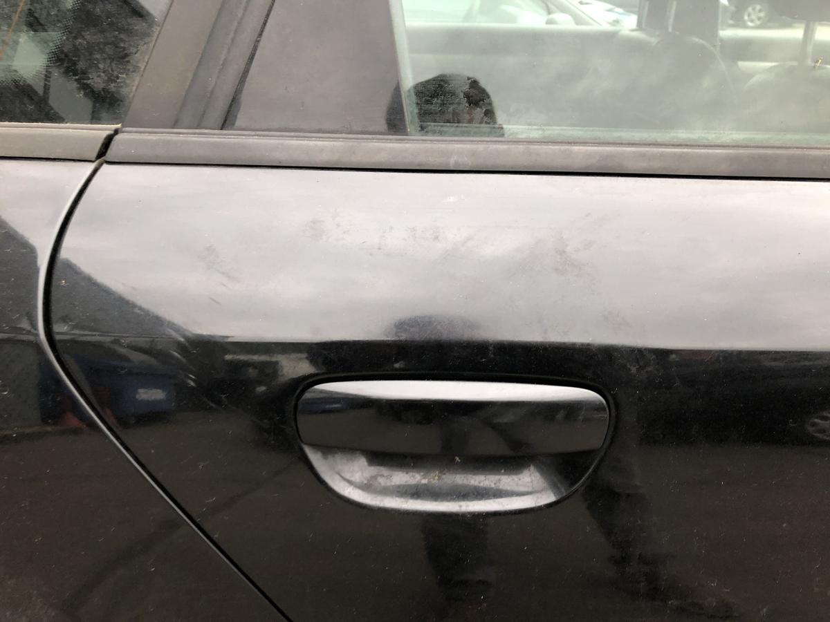 Audi A4 8E B6 Avant T&uuml;r hinten rechts Fondt&uuml;r Scheibenrahmen LZ9W Ebonyschwarz