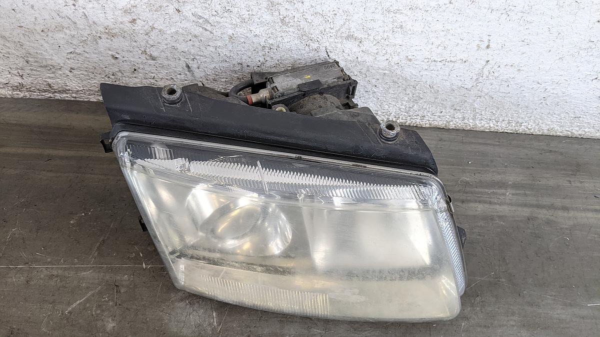 VW Passat 3B B5 Hella Scheinwerfer rechts Xenon Lampe Trüb