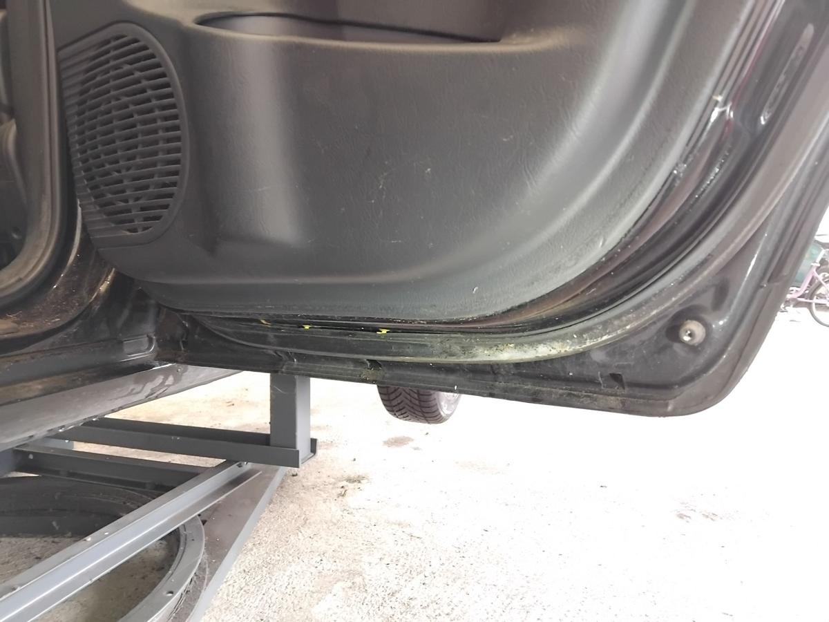 Hyundai Tucson JM T&uuml;r hinten rechts schwarz EB mit Beplankung BJ2006