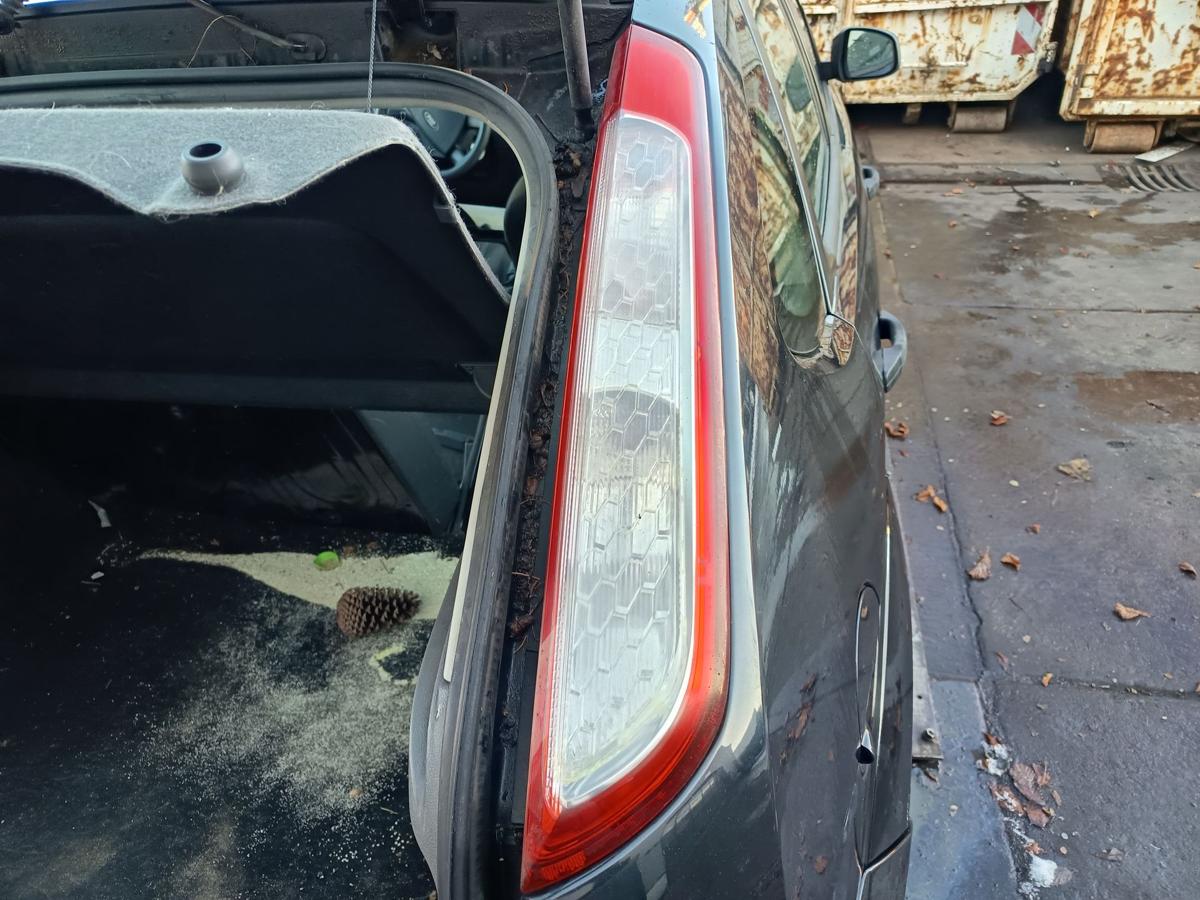 Ford Focus II original R&uuml;ckleuchte rechts Heck/Schluss/Licht Bj 2008