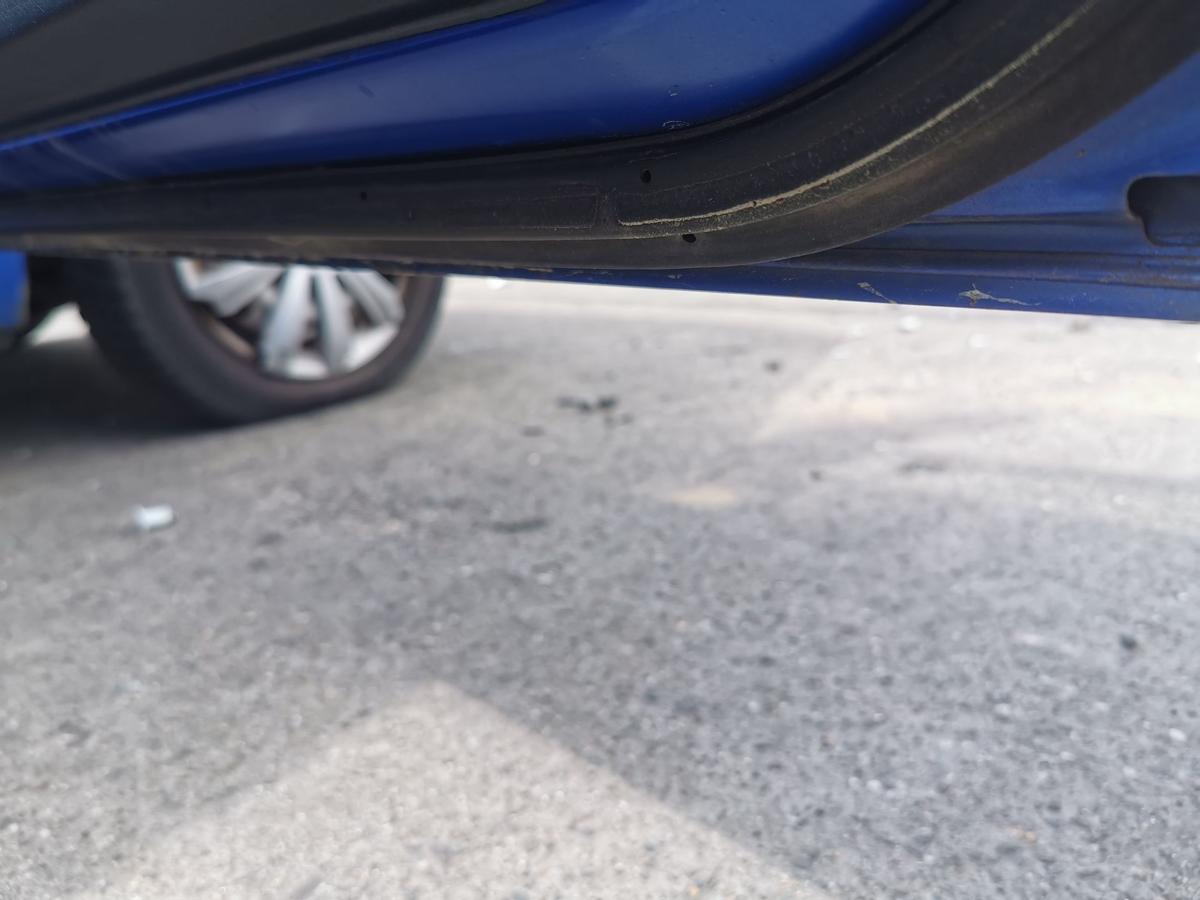 Daihatsu Cuore 251 Fahrertür Tür Autotür Rohbautür vorn rechts B51 Blue Perl met