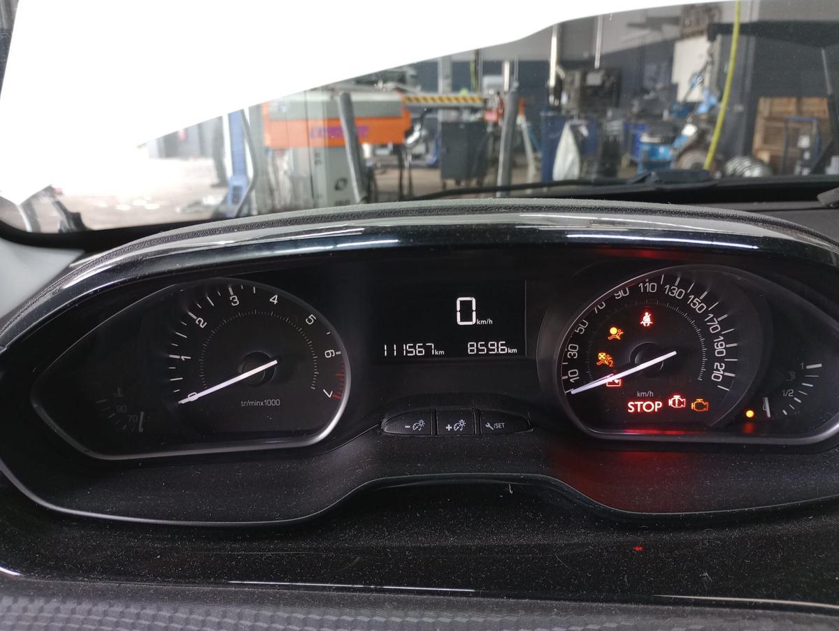 Peugeot 208 I orig Kombiinstrument Tacho Benzin 1,2l 81kW bis 2019