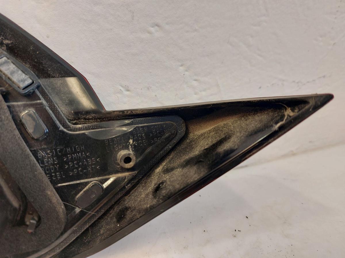 Ford Fiesta HF MK8 Rückleuchte Schlussleuchte Rücklicht innen rechts 5 Türer Ford Fiesta HF MK8 Rückleuchte Schlussleuchte Rücklicht innen rechts 5 Türer