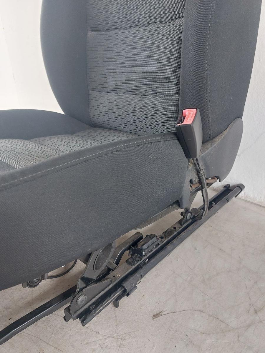 Skoda Octavia 1Z ab09 Sitz vorn rechts Beifahrersitz Stoff OHNE Heizung