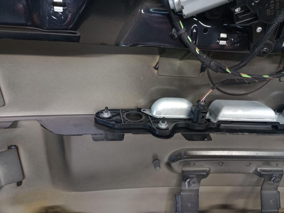 VW Touran 1T orig Heckklappe mit Scheibe Kofferraum LC9X Schwarz Bj 2009