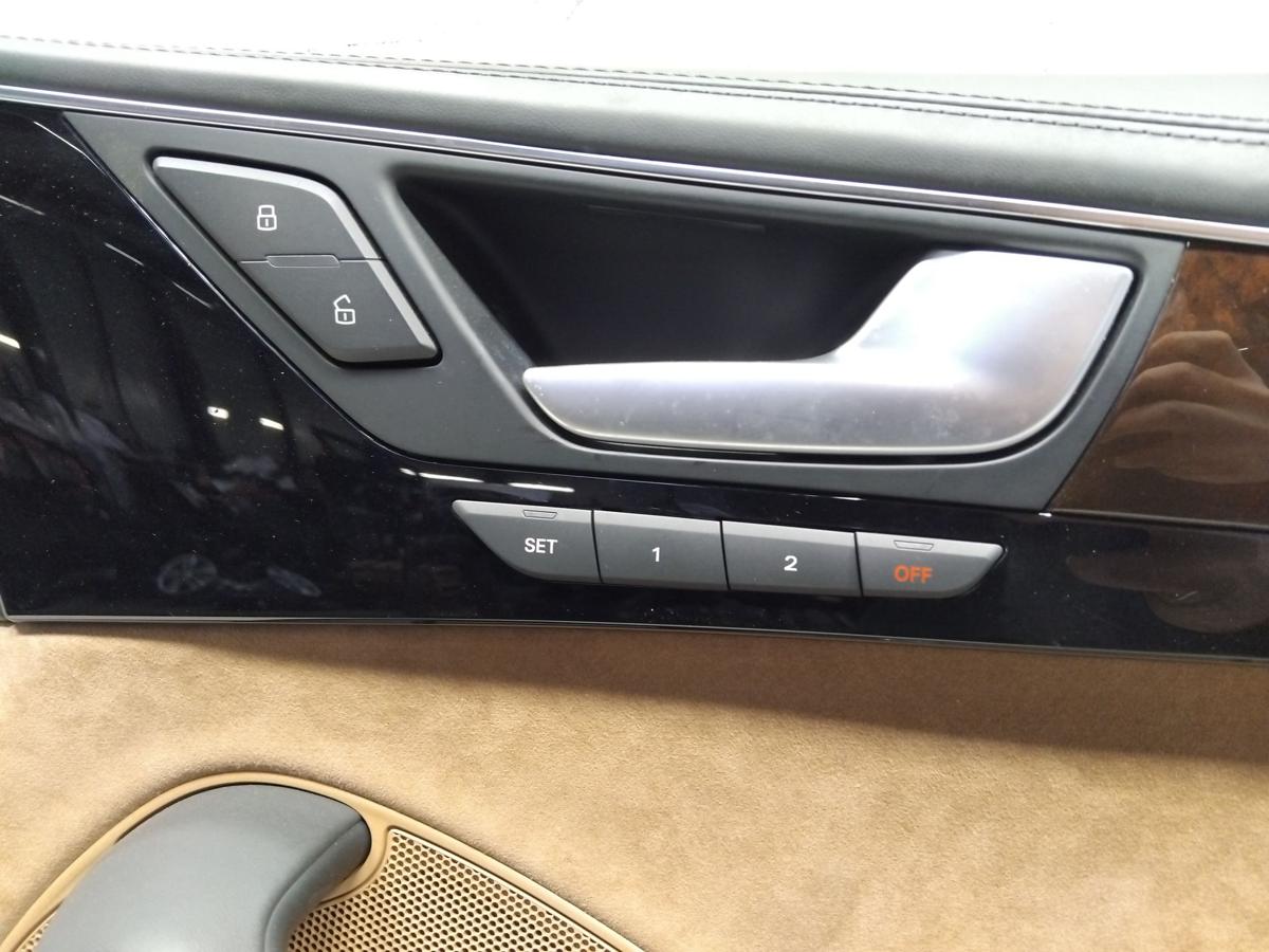 Audi A8 4H orig T&uuml;rverkleidung vorn rechts Leder Alcantara Memory Ambient BJ2015