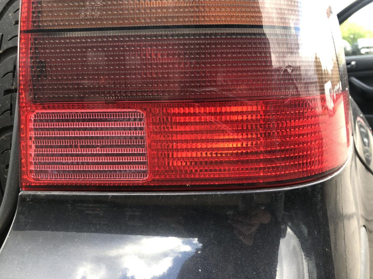 VW Golf 4 IV 1J Rückleuchte rechts Heckleuchte rot schwarz getönt Rücklicht