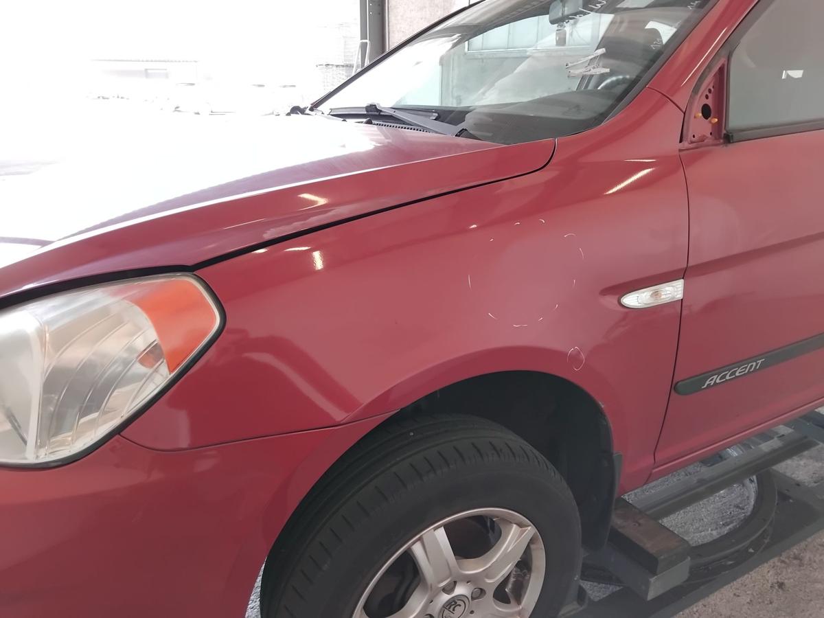 Hyundai Accent 3 MC original Kotfl&uuml;gel vorn links N8 Tango Red 3-t&uuml;rig BJ2007