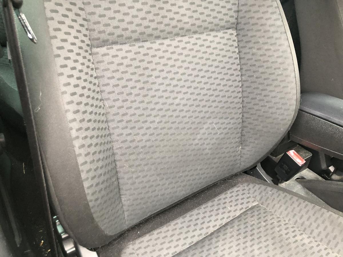 Skoda Roomster 5J Sitz vorn rechts Beifahrersitz Stoff mit Muster ohne Heizung