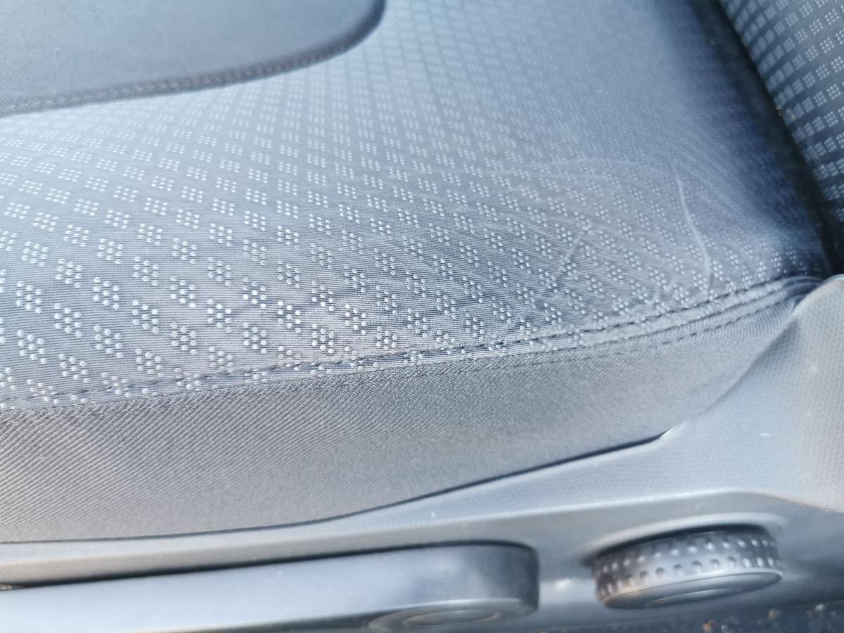 Nissan Micra K12 Fahrersitz Autositz Sitz vorn links Stoff 3trg Höhenverstellung