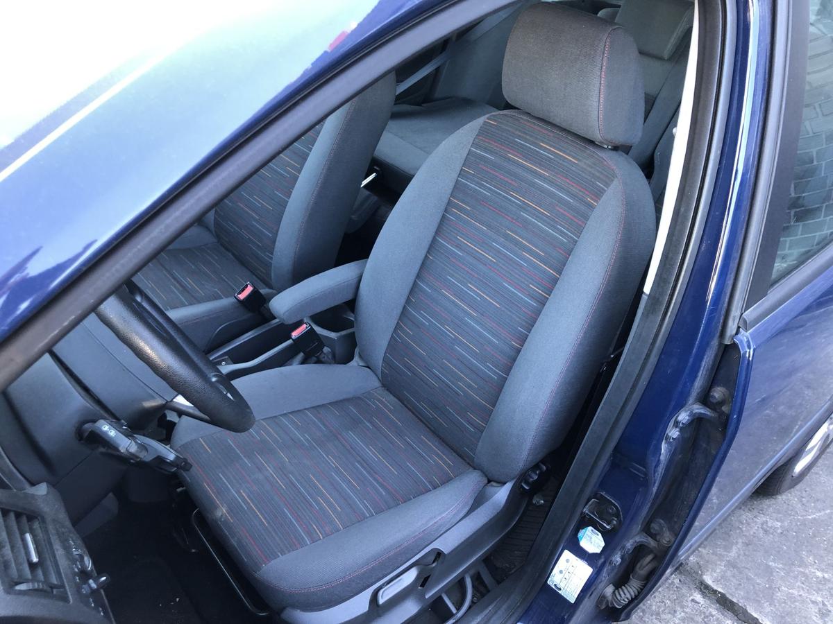 Ford C Max DM2 ab 07 Sitz vorn links Fahrersitz Stoff mit Muster Autositz