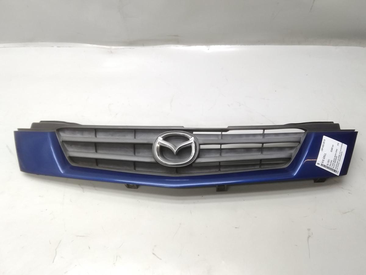 Mazda Demio Bj.2001 original Kühlergrill Faceliftmodell beschädigt
