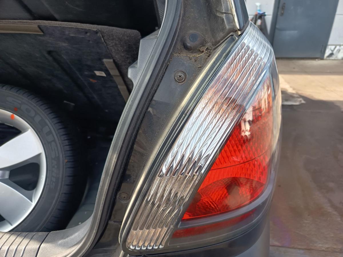 Kia Rio II 5t&uuml;rer original R&uuml;ckleuchte rechts Heck Schluss Licht Bj 2009