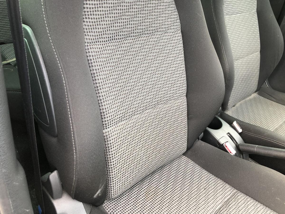 Peugeot 207SW Sitz vorn rechts Beifahrersitz Stoff ohne Heizung Autositz