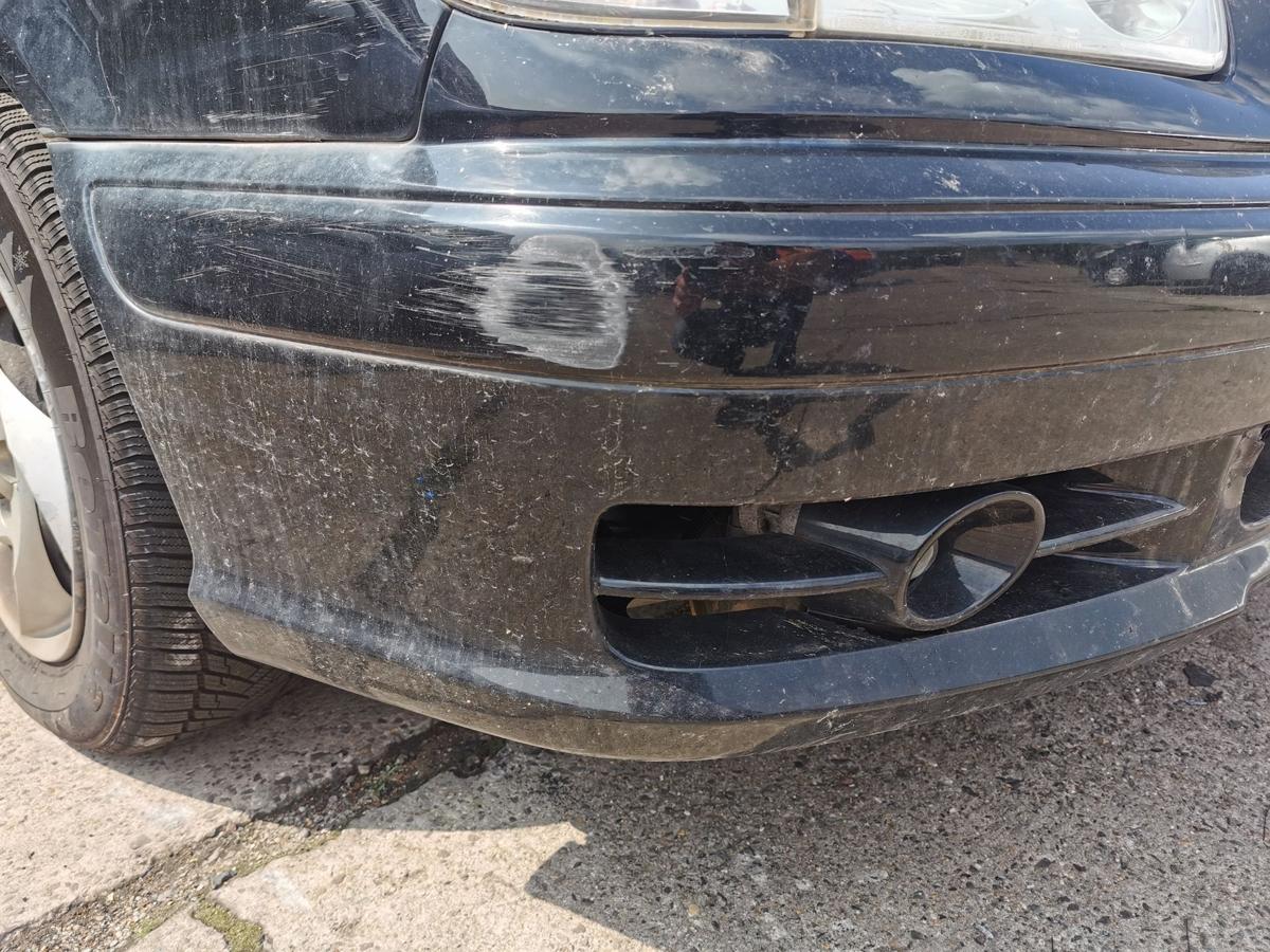 Hyundai Trajet FO Stosstange Stossfänger bumper vorn NSW Ebony Black BESCHÄDIGT
