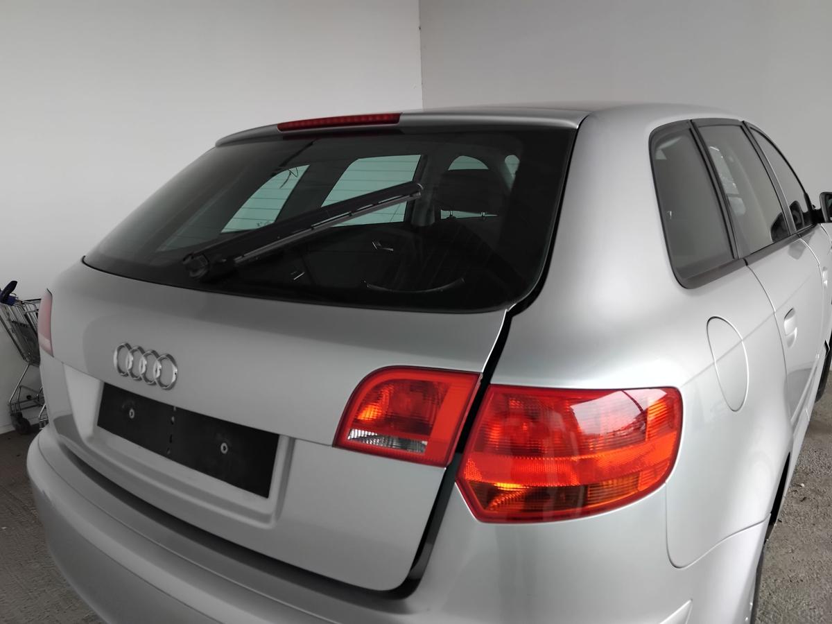 Audi A3 8P Sportback Heckklappe lichtsilber LY7W mit Heckscheibe 5 Türer BJ2006