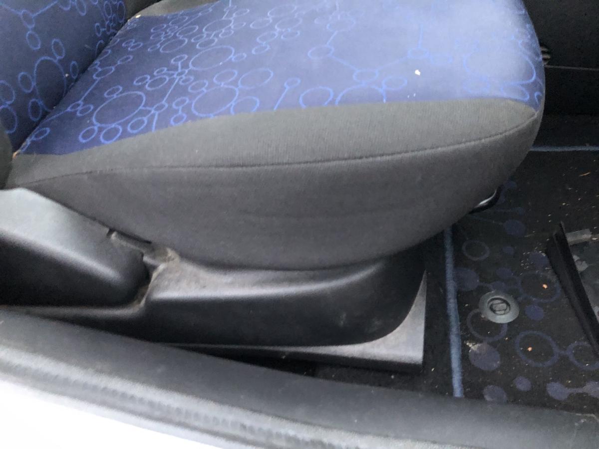 Ford Fiesta JD3 JH1 ab05 Sitz vorne rechts Beifahrersitz 5t&uuml;rer Stoffbezug