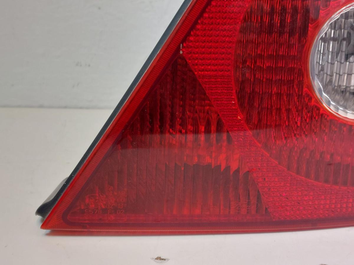 Ford Mondeo B5Y B4Y R&uuml;ckleuchte Schlussleuchte R&uuml;cklicht hinten rechts 03-05
