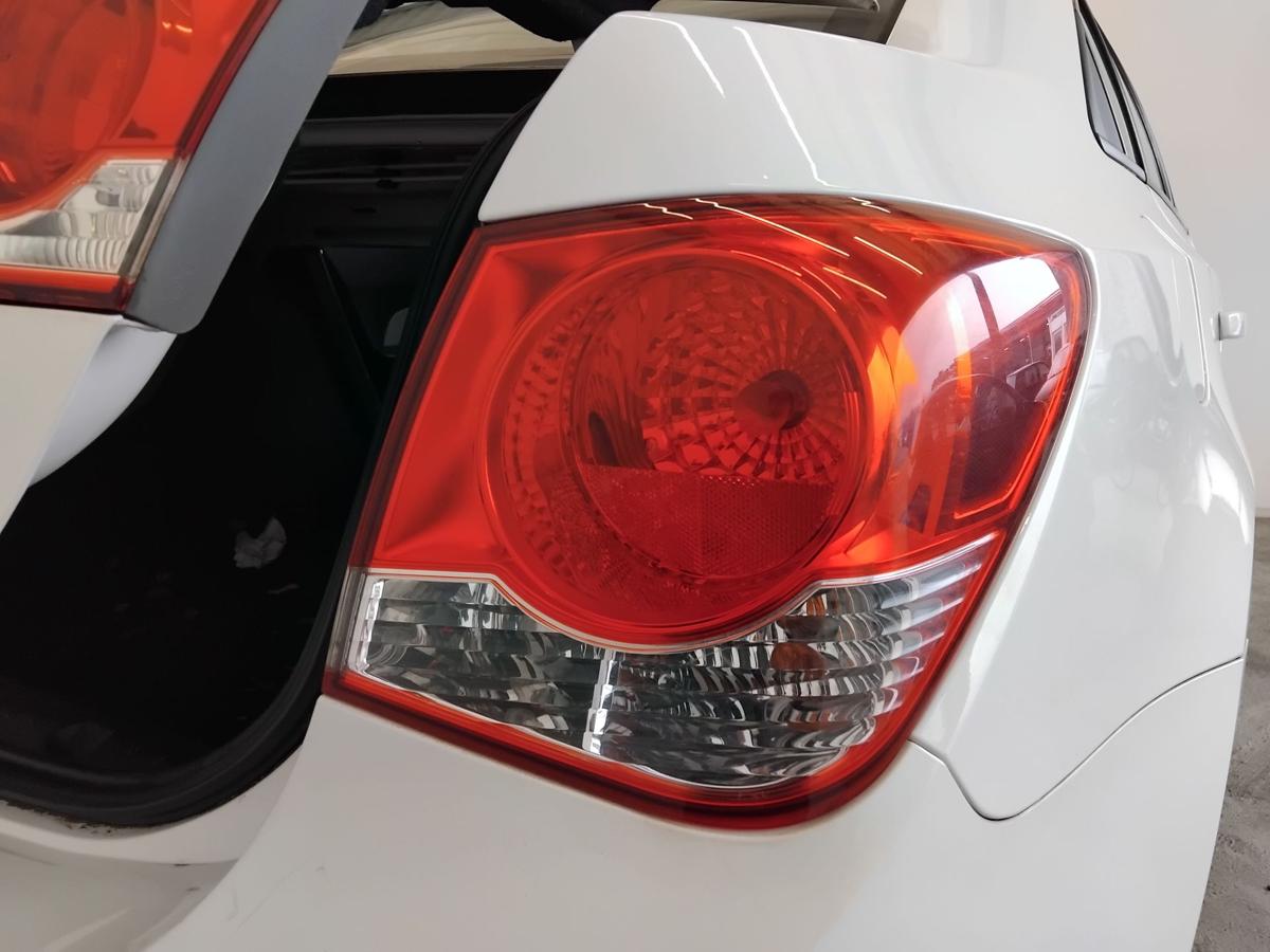 Chevrolet Cruze J300 orig R&uuml;ckleuchte Schlussleuchte rechts au&szlig;en Limo BJ2011