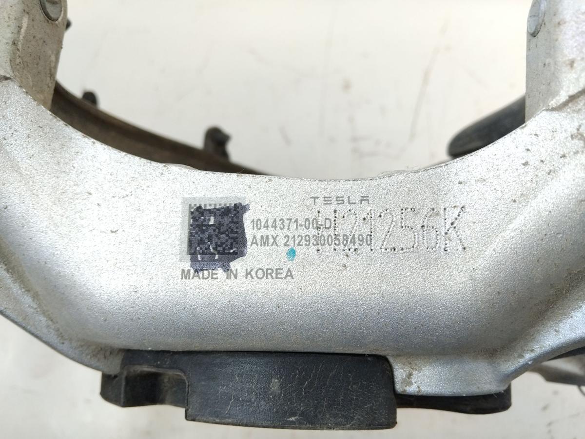 Tesla Model Y Performance original Querlenker vorn oben links mit Lagerbock Bj.2022