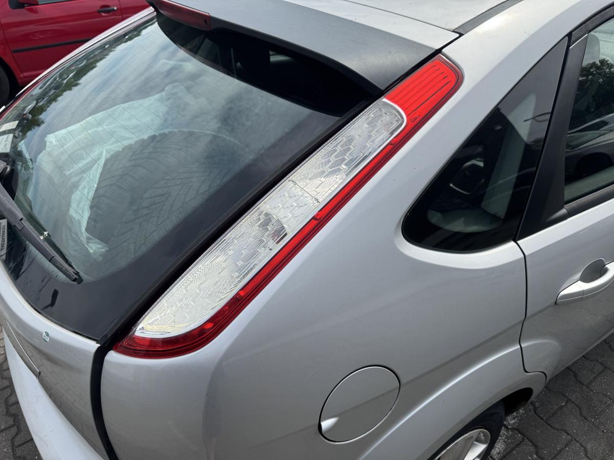 Ford Focus 2 original R&uuml;cklicht R&uuml;ckleuchte Schlussleuchte rechts Flie&szlig;heck Facelift Bj.2009