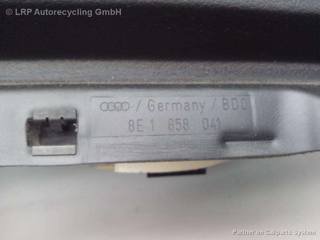 Audi A4 8E B7 BJ2007 Armaturenbrett Cockpit 8E1857041T