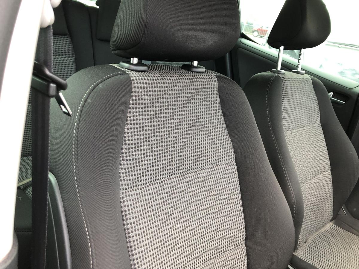 Peugeot 207SW Sitz vorn rechts Beifahrersitz Stoff ohne Heizung Autositz