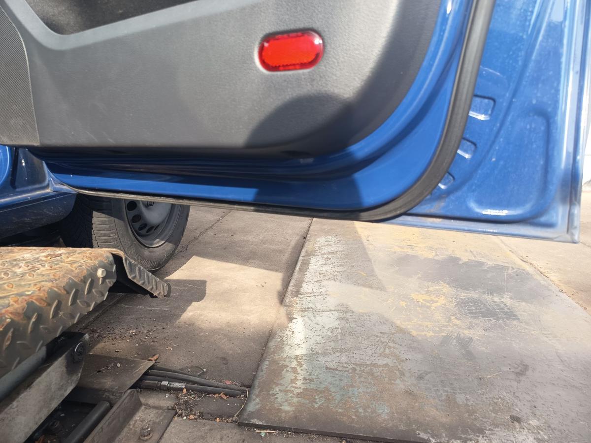VW Touran GP 1T original T&uuml;r vorn rechts Beifahrer Rohbau L5M Indienblau Bj 2009