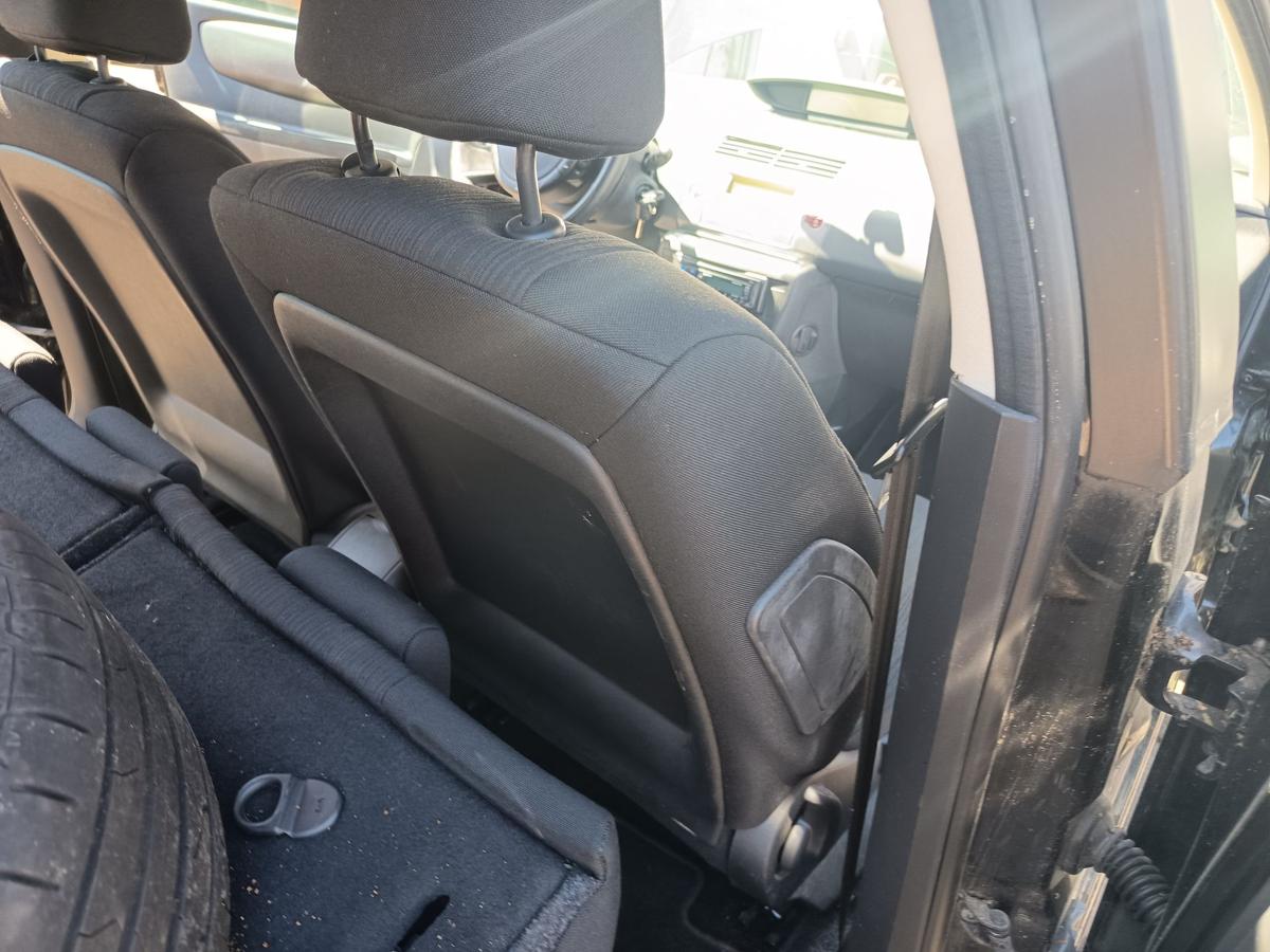 Citroen C4 5t&uuml;rig original Sitz vorn rechts Beifahrer Stoff Anthrazit Bj 2008