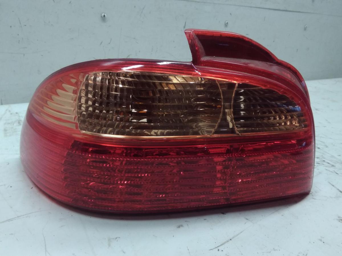 Toyota Avensis T22 Facelift R&uuml;ckleuchte Heckleuchte links Stufenheck Bj.2001