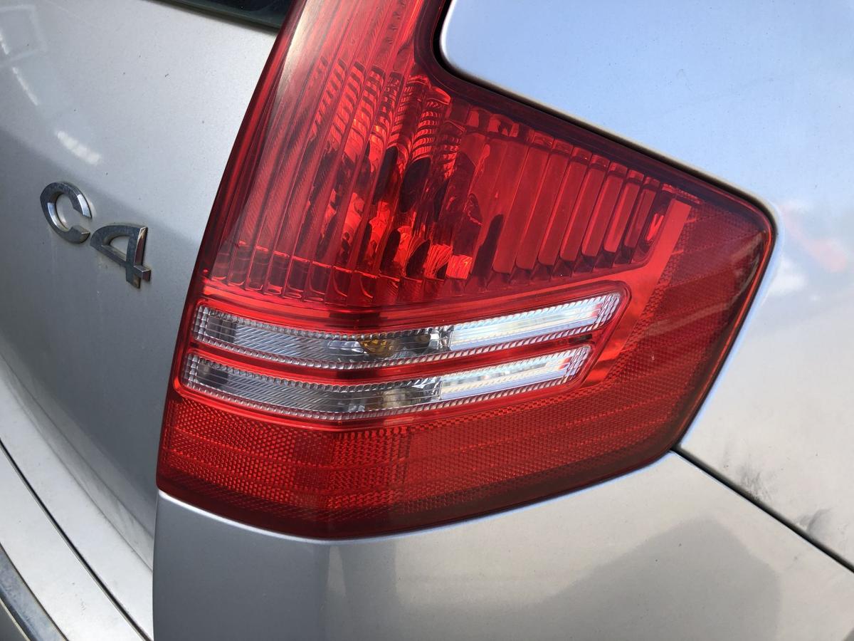 Citroen C4 Typ L R&uuml;ckleuchte rechts Ober- und Unterteil 5 t&uuml;rig R&uuml;cklicht