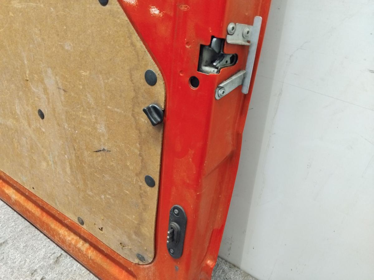 Ford Transit 6 TT9 Schiebet&uuml;r rechts Kasten Mittelhochdach mit M&auml;ngeln Bj.2007