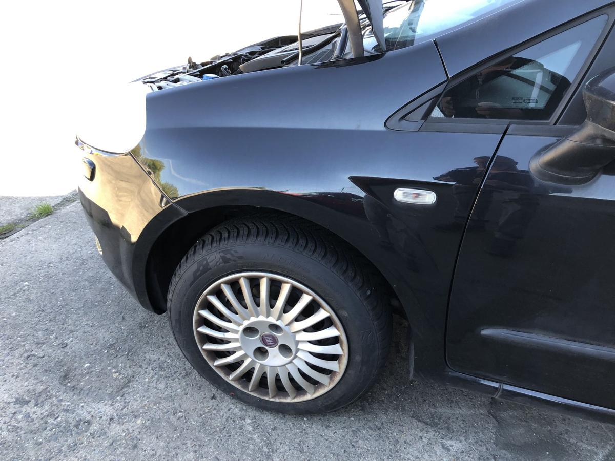 Fiat Grande Punto 199 Kotfl&uuml;gel vorn links Fahrerseite 891 Nero Provocatore
