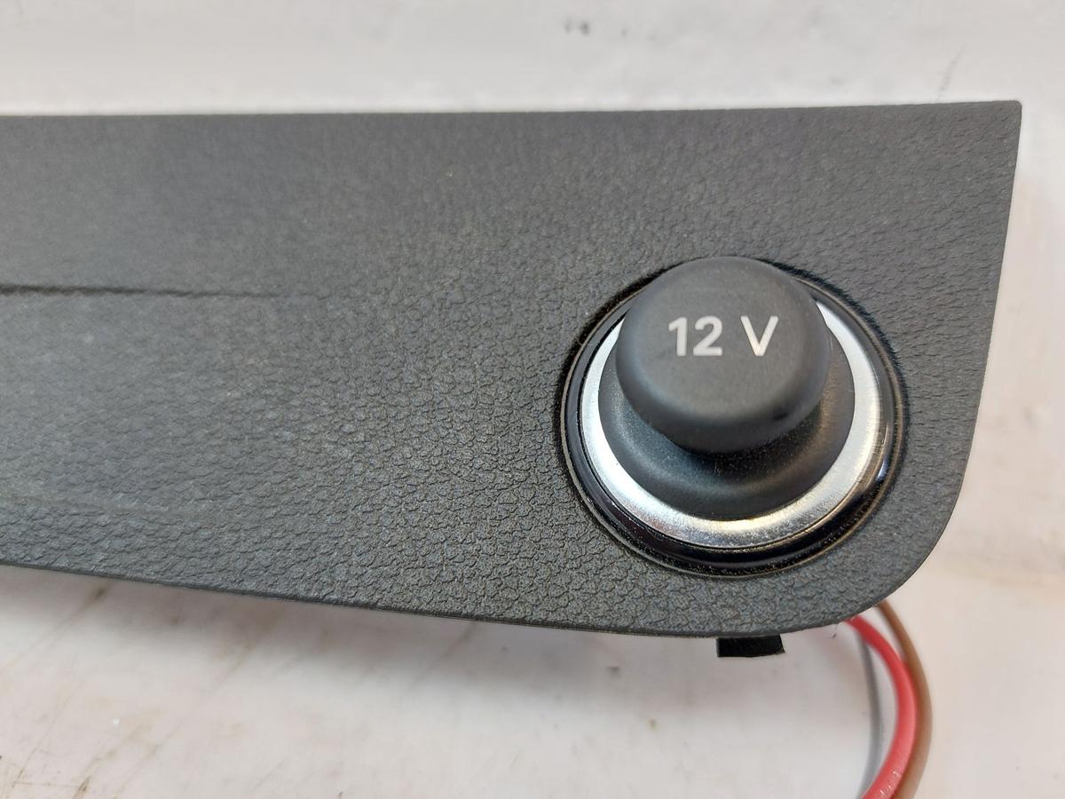 Audi Q2 Typ AG Mediaport USB Anschluss mit Zigarettenanzünder hinten OEM