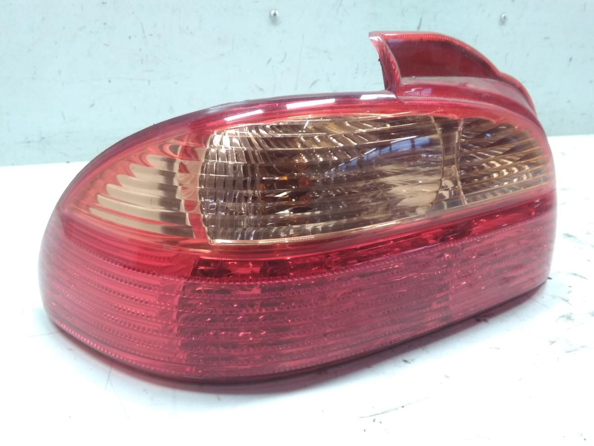 Toyota Avensis T22 Facelift R&uuml;ckleuchte Heckleuchte links Stufenheck Bj.2001