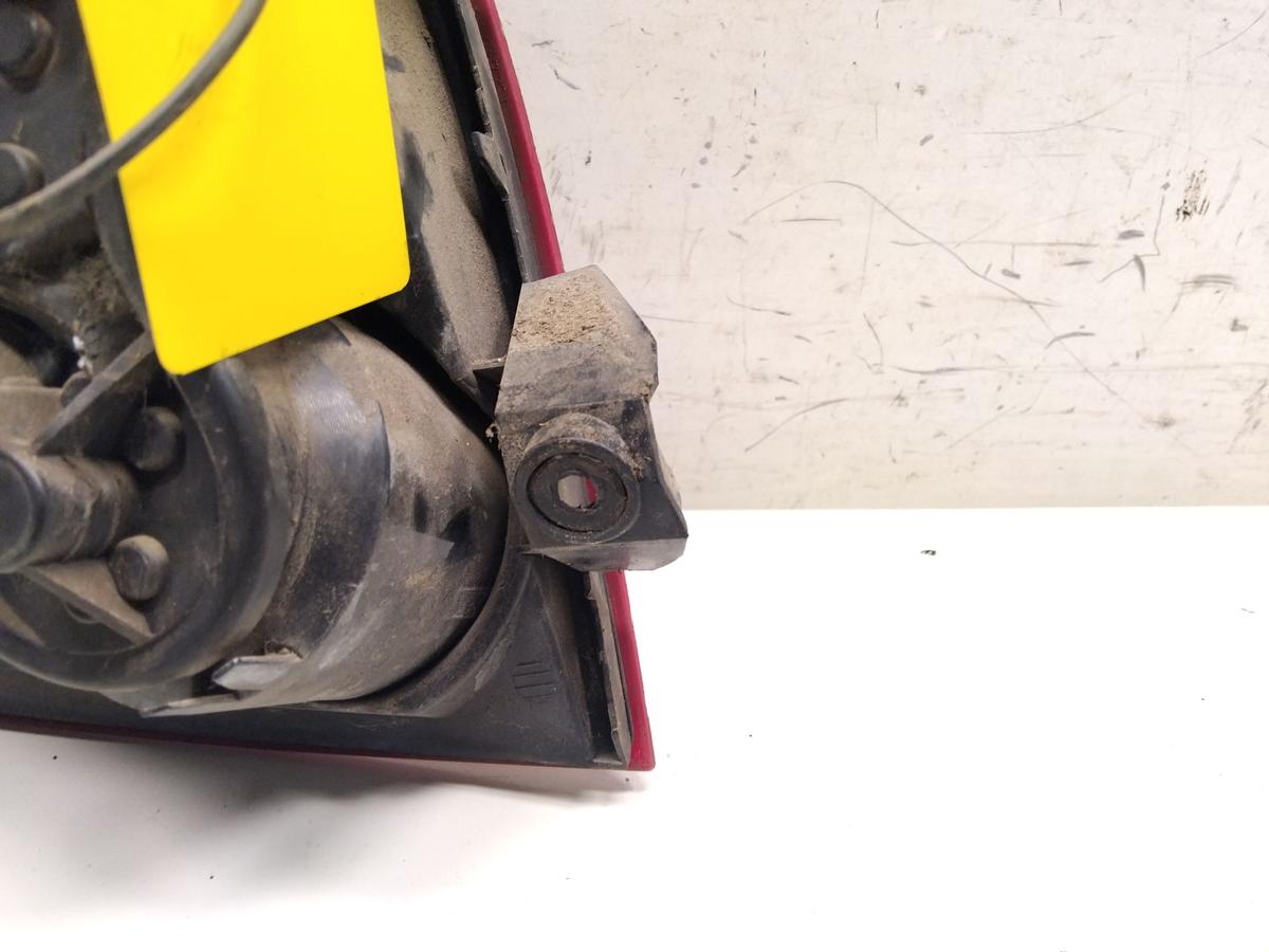 Nissan Primera P12 Hatchback R&uuml;ckleuchte Heckleuchte rechts mit M&auml;ngeln Bj.2006