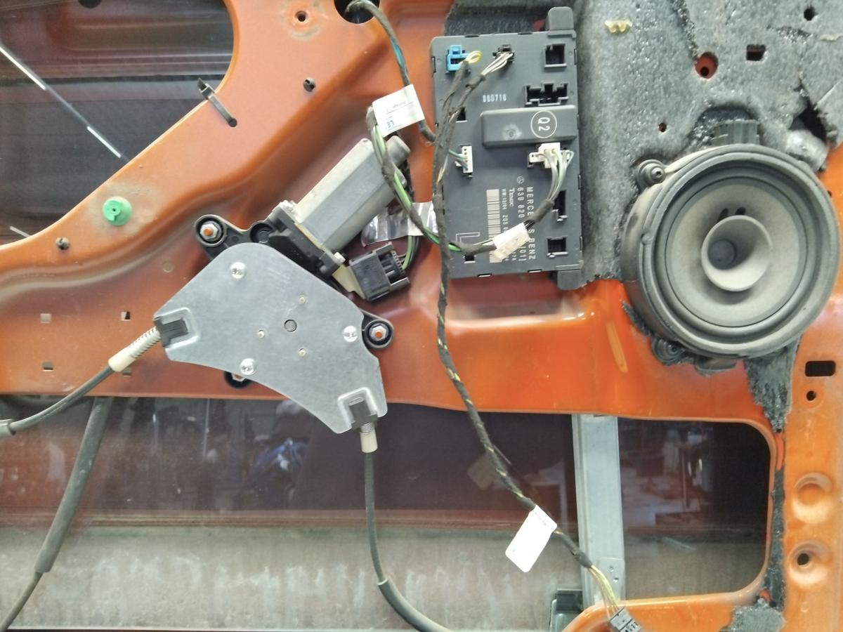 Mercedes Benz Vito 639 T&uuml;r vorn links Fahrert&uuml;r 3534 Feuerrot BJ2008