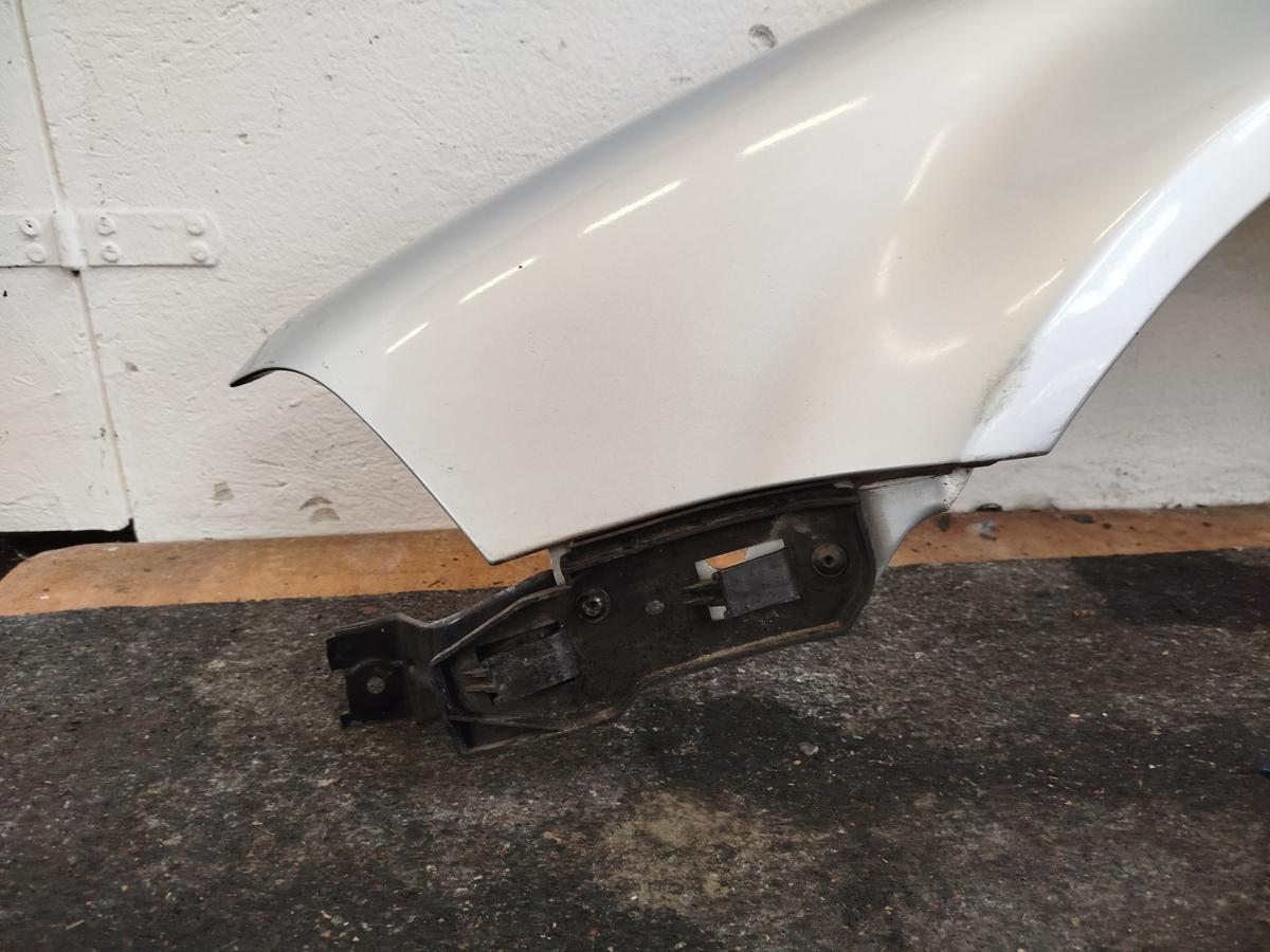 VW Passat 3BG B5 Kotflügel Fender Seitenwand vorn links LA7W Reflexsilber