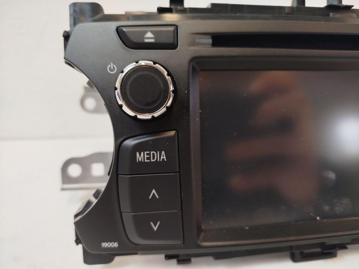 Toyota Yaris XP13 Autoradio Radio mit Navigationssystem Multimediaeinheit