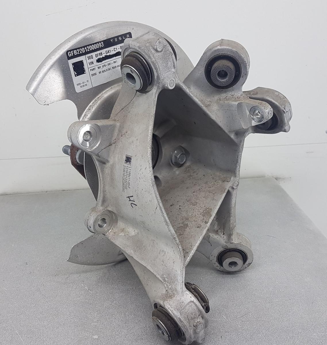 Tesla Model Y Achsschenkel hinten links Bj2022 1188411-00-F 335x22mm Performance