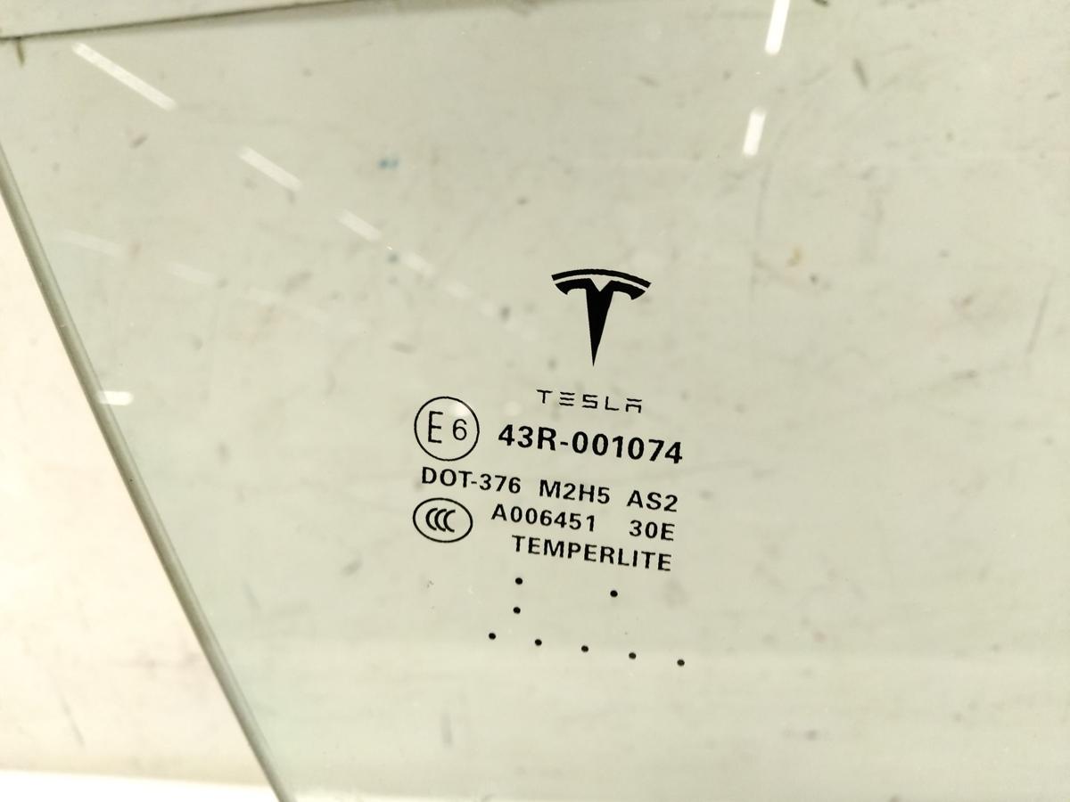 Tesla Model S P85D original T&uuml;rscheibe vorn rechts gr&uuml;ncolor BJ2014