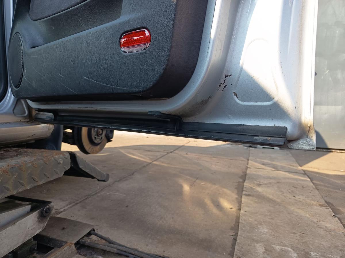 VW Bora 1J original T&uuml;r vorn rechts Beifahrer A7W Reflexsilber Bj 2001