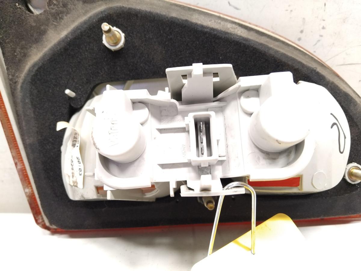 Toyota Avensis T22 Kombi R&uuml;ckleuchte Schlussleuchte rechts innen Facelift BJ2002