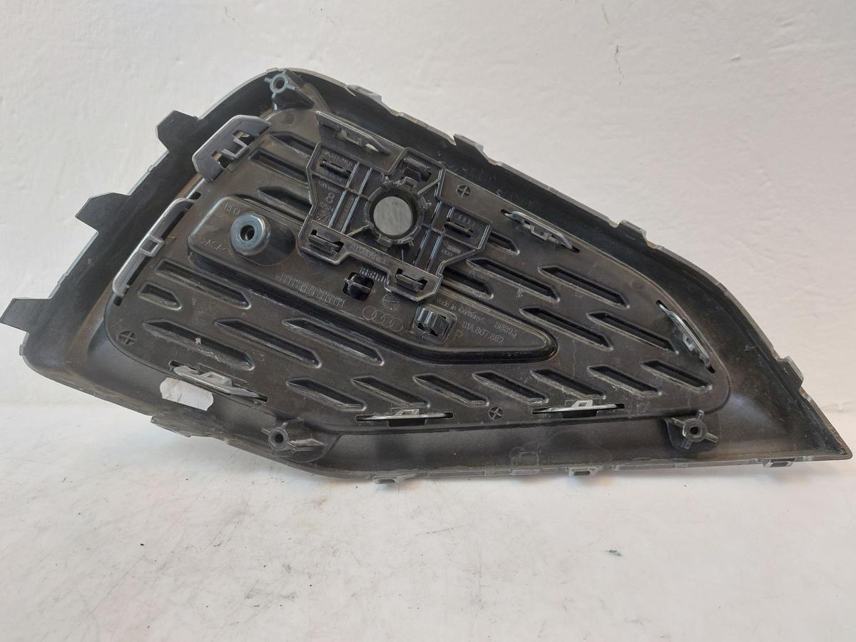 Audi Q2 Typ AG Gitter Zierelement Stoßfänger hinten rechts OEM