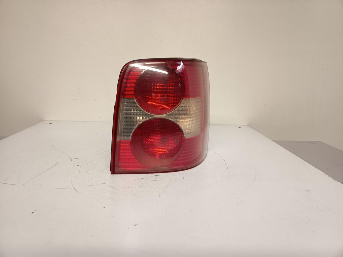 VW Passat 3B Kombi orig Rückleuchte Heckleuchte rechts Bj 2001